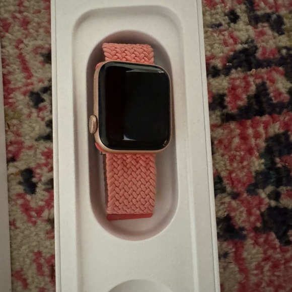Apple Series 4 iWatch - Picture 3 of 7